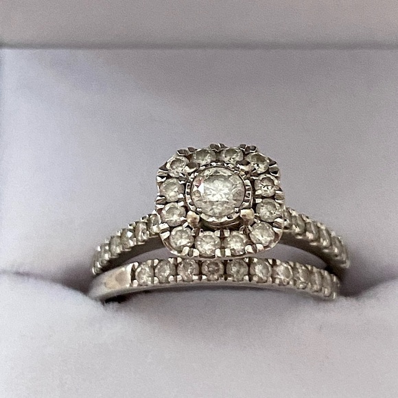 Beautiful Halo Diamond Wedding SET - Picture 5 of 13